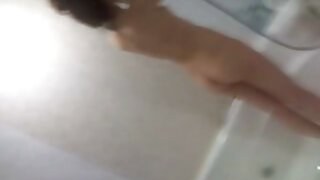 Pohotna djevojka s plavom kosom napada svoju mačku u stilu mish dok liže sočnu pizdu svoje kinky tamnokose kučke. Uživajte u tom vrućem FFM seksu u All Adult Pass seks klipu!